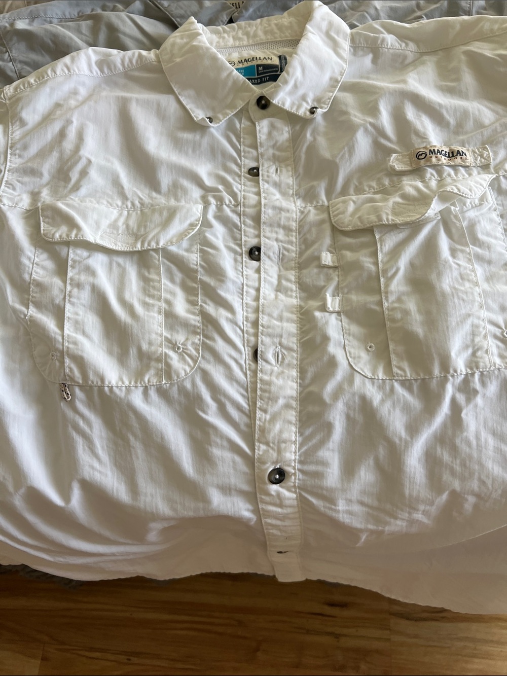 5 Magellan Outdoors Men's Button-Up Fishing Shirt in White and Tan - Picture 2 of 9